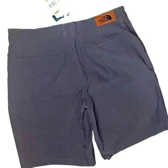BRAND NEW NORTH FACE STANDARD SHORTS - Picture 1 of 2
